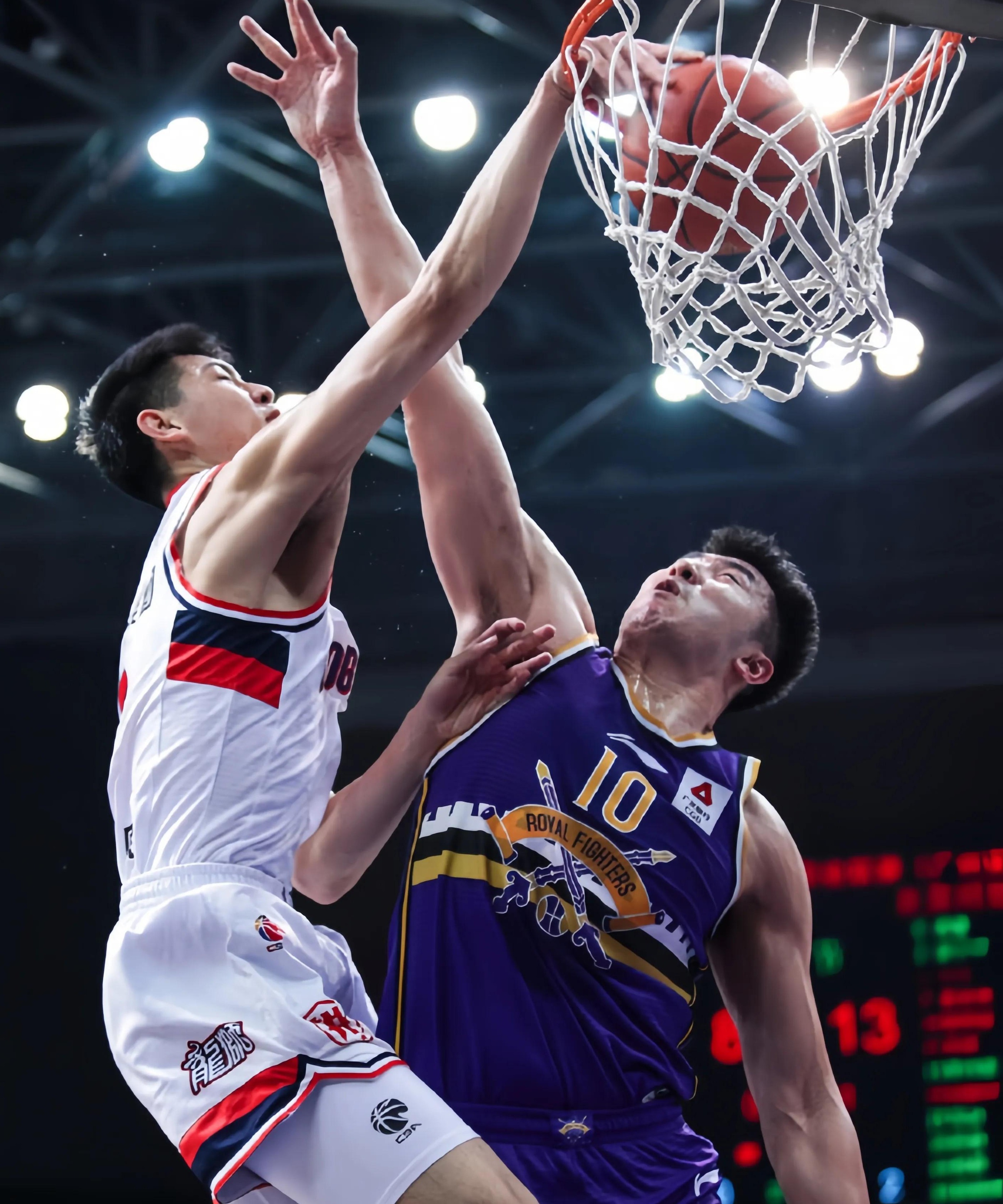 kaiyun-波尔图发布备战花絮；今夜防线松动；CBA季后赛任务艰巨；训练强度明显提升的简单介绍-kaiyun