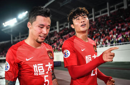 中超赛程吃紧；广州队关键时刻主帅复盘；质疑声仍在；细节决定成败